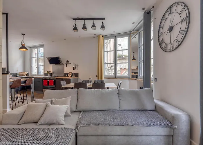 Apartment Spacieux Au Coeur D'angers Etage 1 - 6 Personnes Angers